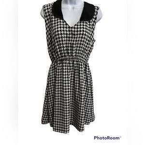 ❌Sold❌ Kardashian Kolkection Houndstooth Dress - Size Lg